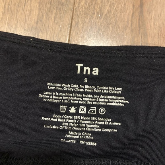 TNA Aritzia Leggings with mesh details - Picture 3 of 3